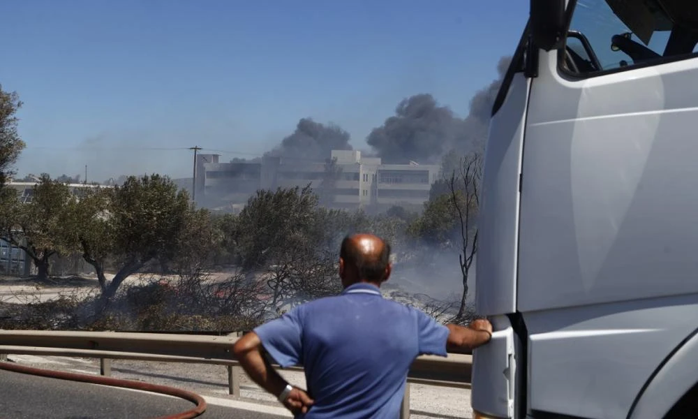 Φωτιά στη Βάρης - Κορωπίου: Αποκαταστάθηκε η κυκλοφορία στο Μαρκόπουλο - Σε ισχύ κυκλοφοριακές ρυθμίσεις στο Κορωπί
